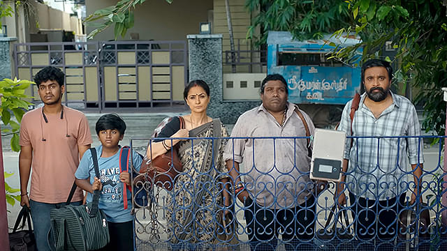 ツーリスト・ファミリー【字幕版】ロードショー公開 ツーリスト・ファミリー【字幕版】ロードショー公開